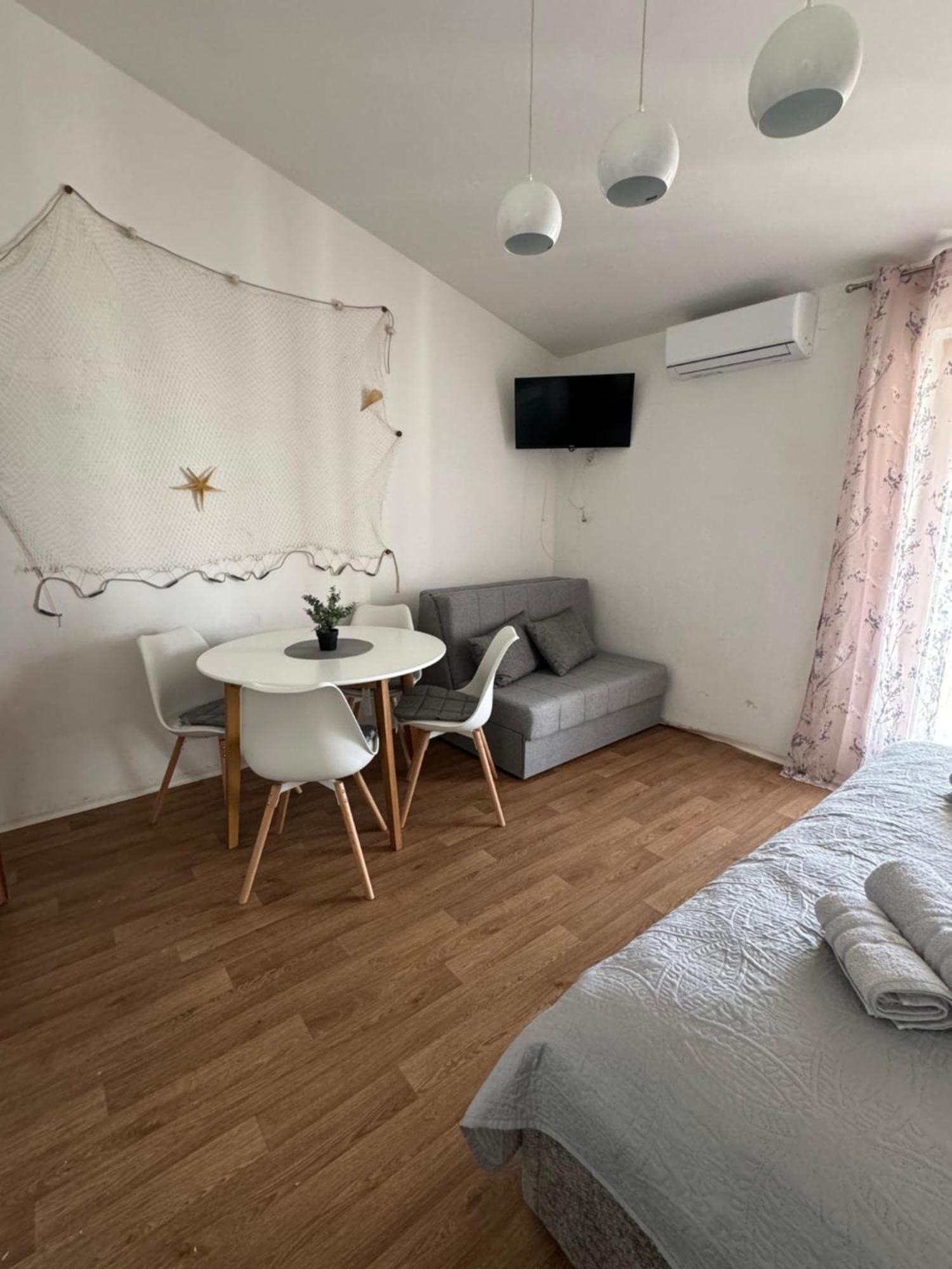 Apartments Triton ロゴズニッツァ エクステリア 写真